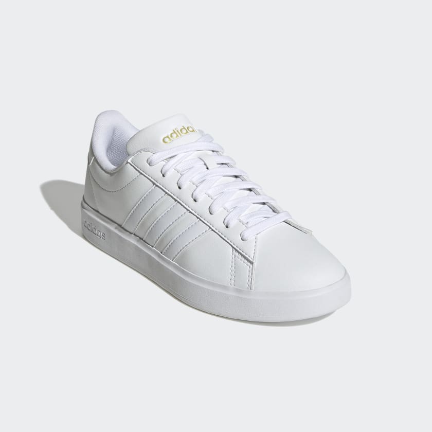 White adidas court vantage 2025