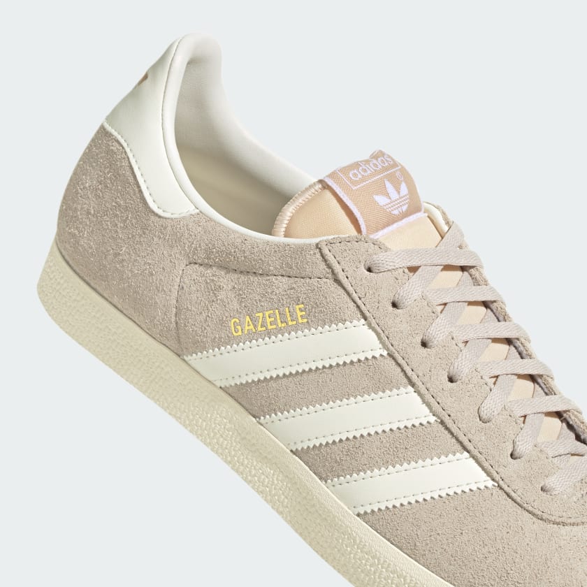Gazelle бежевые. Adidas gazelle бежевые. Кроссовки адидас gazelle бежевые. Бежевые кроссовки adidas gazelle. Adidas gazelle бежевые.